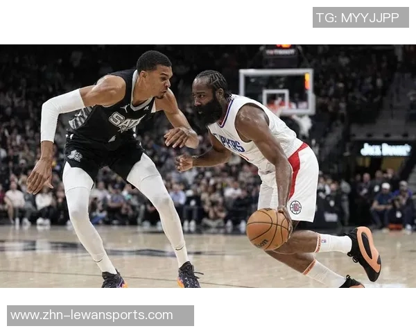 快船与马刺激战正酣球迷期待精彩对决与逆转时刻